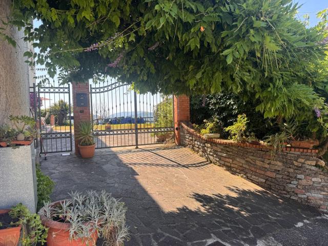 Casa in vendita a Follo Alto, Follo