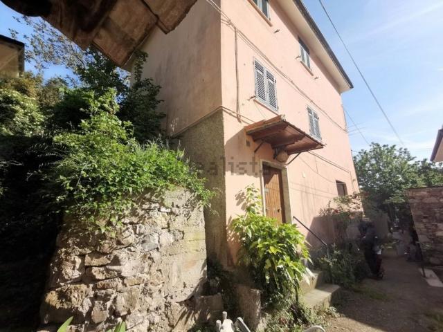 Casa in vendita a Media Val Bisagno, Serra Riccò