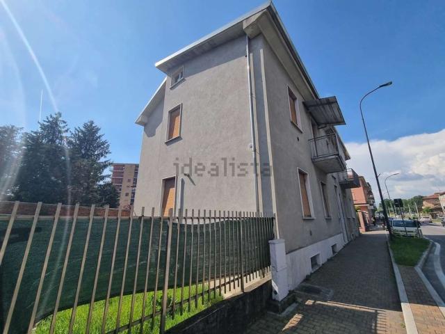 Casa in vendita a Limbiate, Lombardia