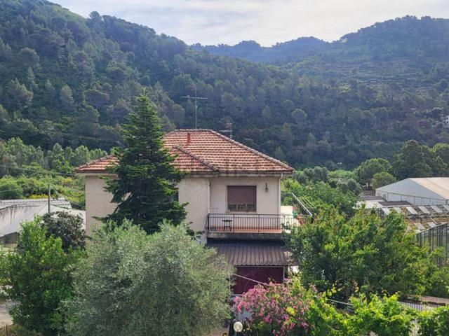 Casa in vendita a Dolceacqua, Liguria