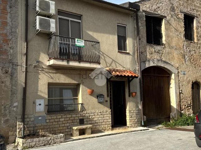 Casa in vendita a Venafro, Molise