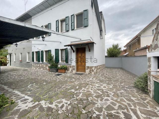 Casa in vendita a Borgo Virgilio, Cerese