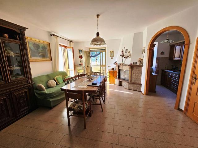Casa in vendita a Isola, Marche