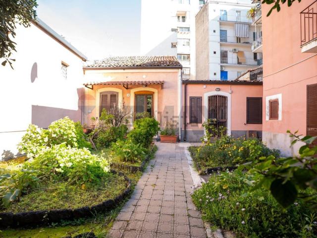 Casa in vendita a Borgo-Sanzio, Catania