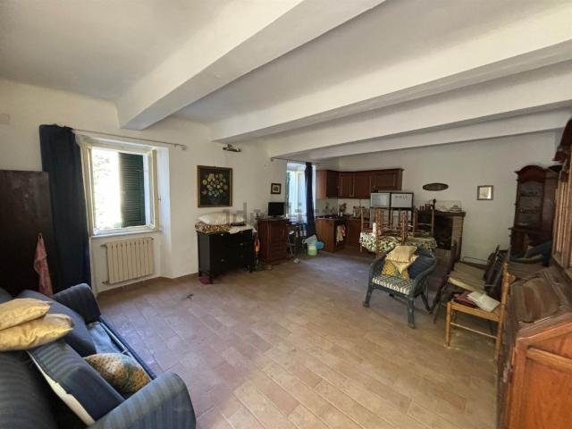 Casa in vendita a Castello al Monte, Marche