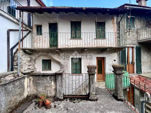 Casa in vendita a Musso, Como