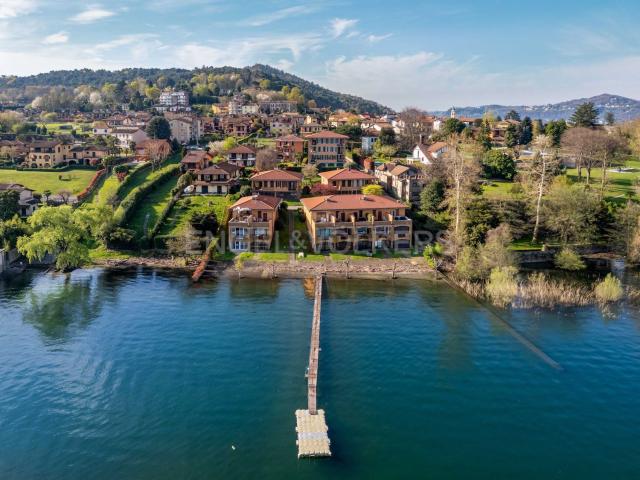 Casa in vendita a Ranco, Lombardia