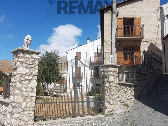 Casa in vendita a Castel Del Monte, Abruzzo