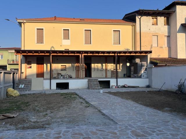 Casa in vendita a Tavazzano, Tavazzano Con Villavesco