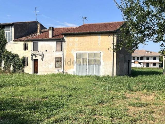 Casa in vendita a Castel d'Ario, Mantova