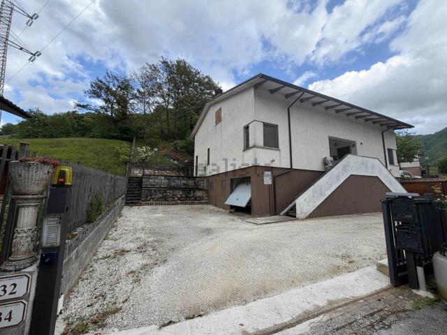 Casa in vendita a Marche, Macerata