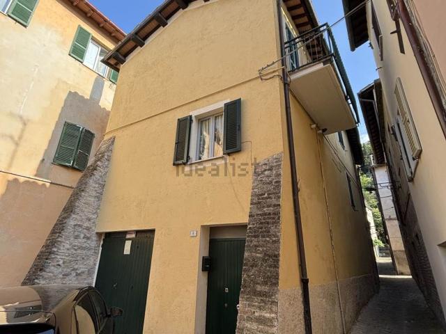 Casa in vendita a Di Contro, Marche