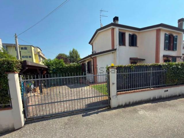 Casa in vendita a Sarzana, Liguria