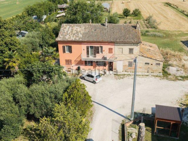 Casa in vendita a Madonna del Piano, Marche