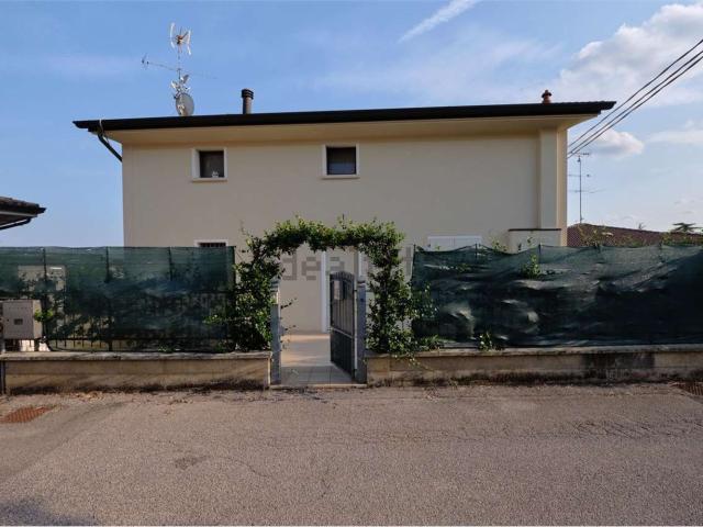 Casa in vendita a Calcinato, Lombardia