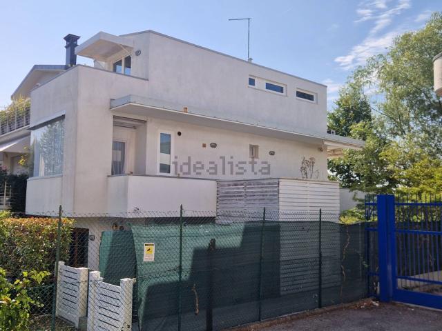 Casa in vendita a Sirmione, Lombardia