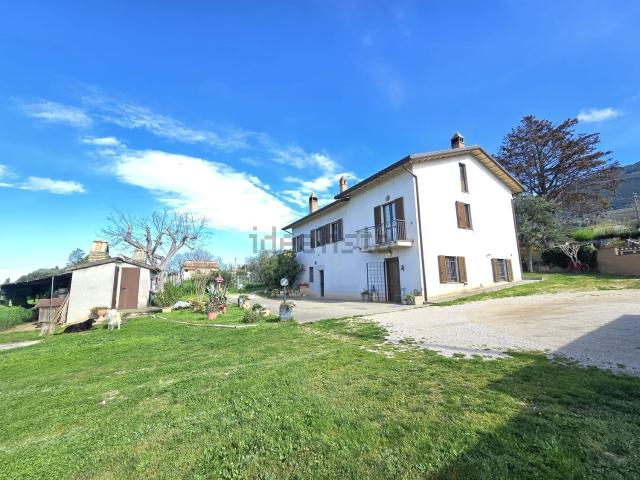 Casa in vendita a Assisi, Umbria
