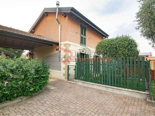 Casa in vendita a Vellezzo Bellini, Lombardia