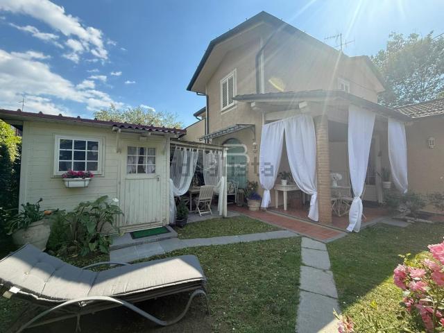 Casa in vendita a Tonfano, Toscana