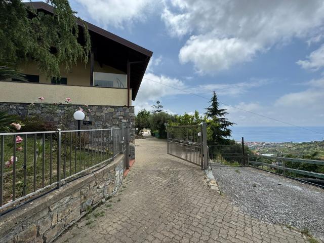 Casa in vendita a Castellaro, Provincia di Imperia