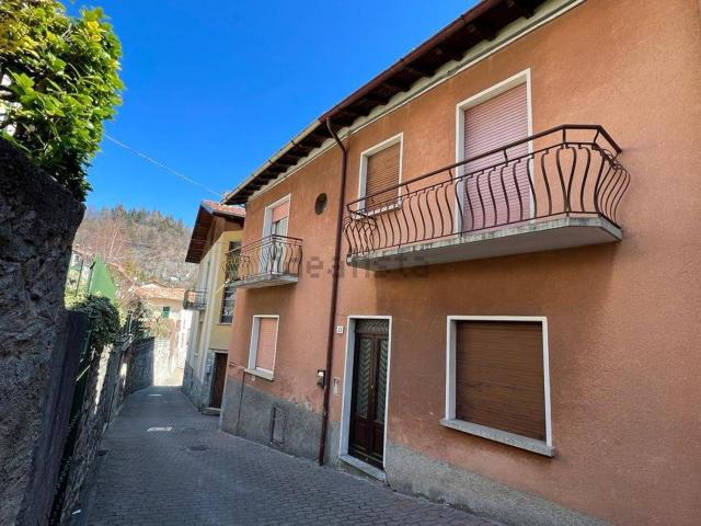 Casa in vendita a Magreglio, Lombardia