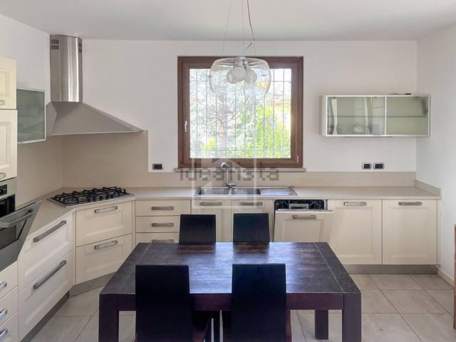 Casa in vendita a Calcinato, Lombardia