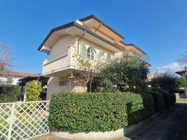 Casa in vendita a Cinquale, Montignoso