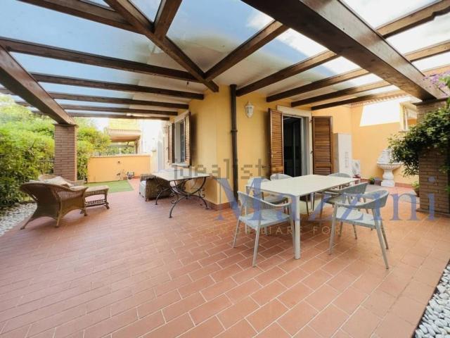 Casa in vendita a Marina di Massa, Marina Di Massa