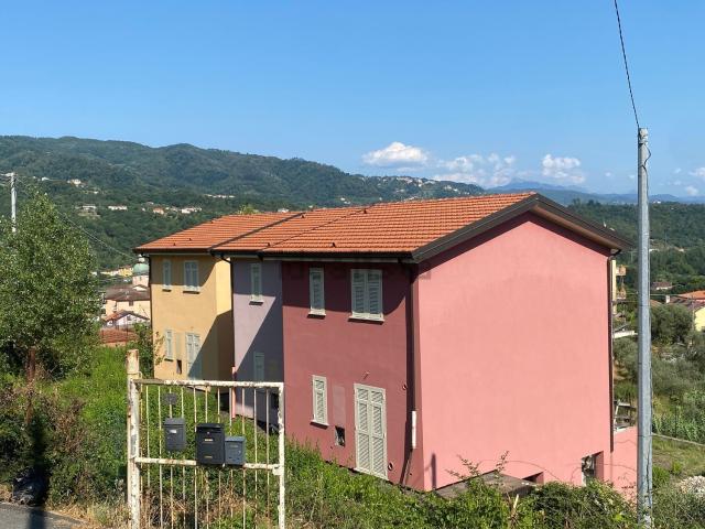 Casa in vendita a Piana Battolla, Follo