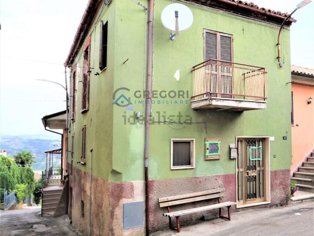 Casa in vendita a Basciano, Abruzzo