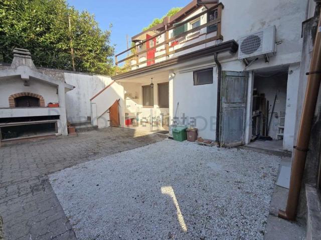 Casa in vendita a Borgo del Ponte, Massa