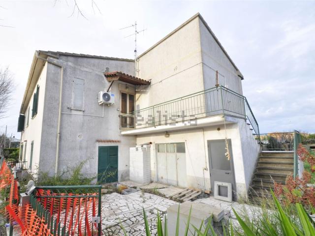 Casa in vendita a Venturina Terme, Campiglia Marittima