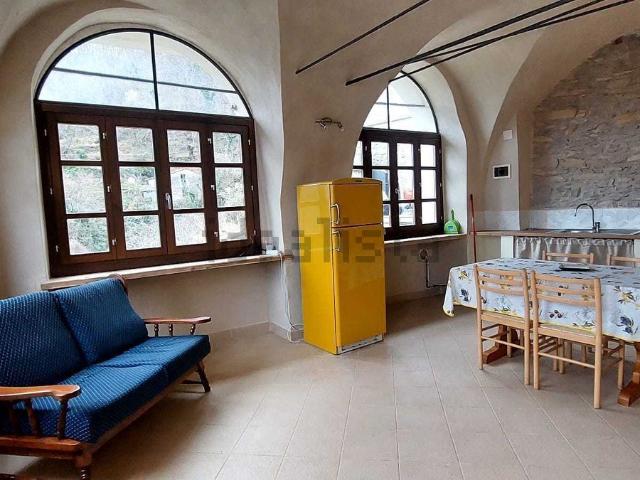 Casa in vendita a Prelà, Liguria