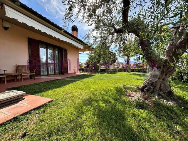 Casa in vendita a Follonica, Toscana