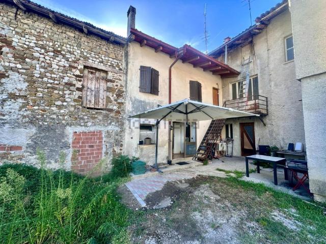 Casa in vendita a Manzano, Friuli-Venezia Giulia