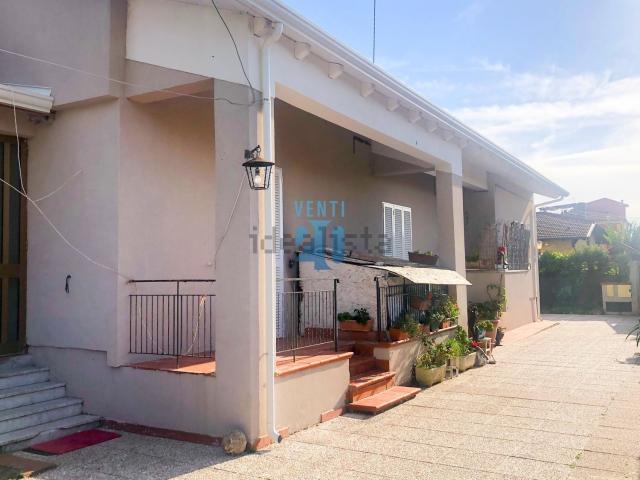 Casa in vendita a Marina Di Massa, Toscana