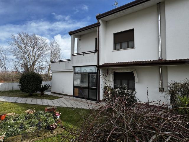 Casa in vendita a Stienta, Veneto