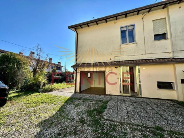 Casa in vendita a Montebelluna, Veneto