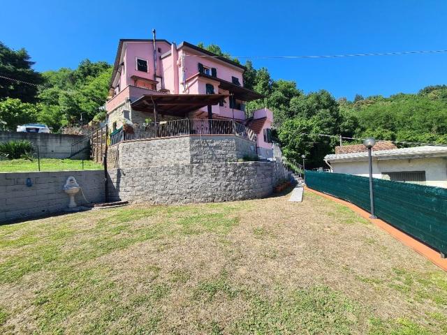 Casa in vendita a Beverino
