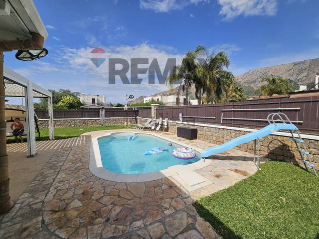 Casa in vendita a Terrasini, Sicilia