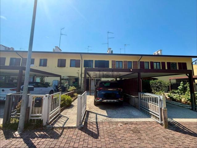 Casa in vendita a Manzano, Friuli-Venezia Giulia