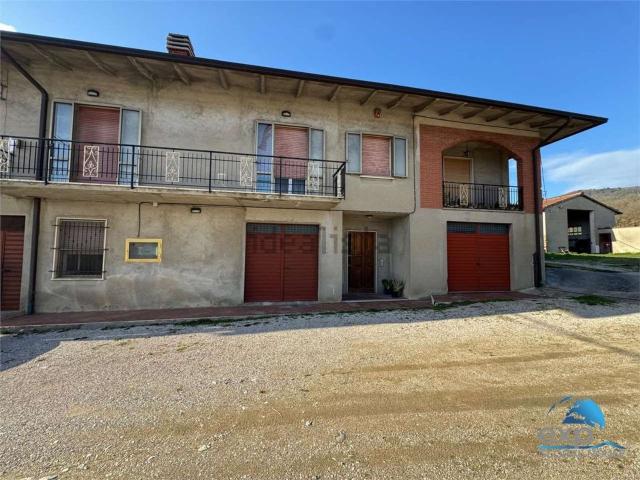 Casa in vendita a Gualdo Cattaneo, Umbria