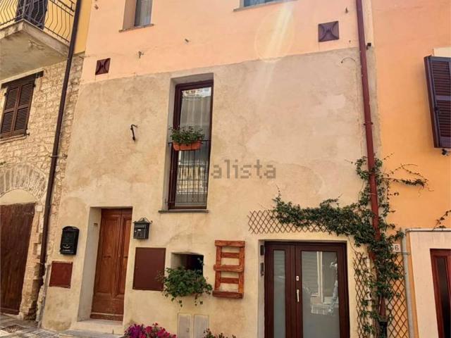 Casa in vendita a Gualdo Tadino, Umbria