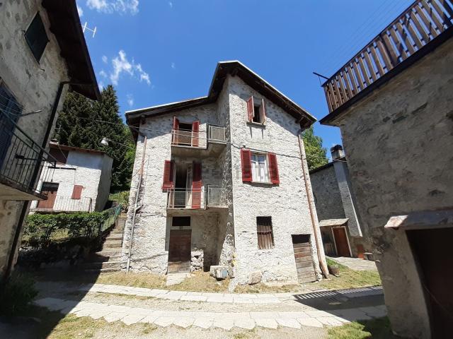 Casa in vendita a Sondrio, Lombardia