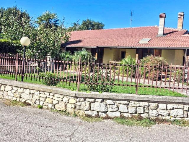 Casa in vendita a Maratta Alta, Terni