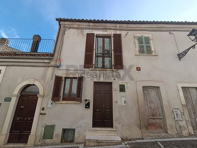 Casa in vendita a San Valentino In Abruzzo, Abruzzo