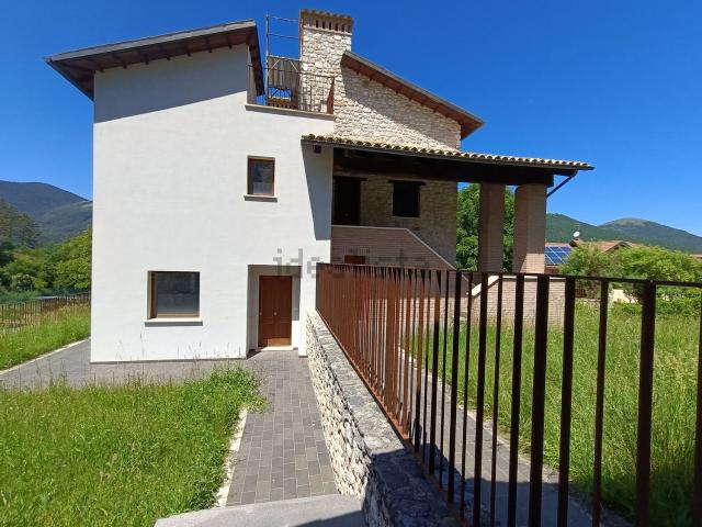 Casa in vendita a Monteleone Di Spoleto, Umbria