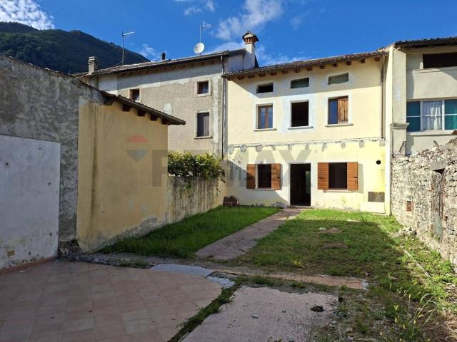 Casa in vendita a Follina, Treviso