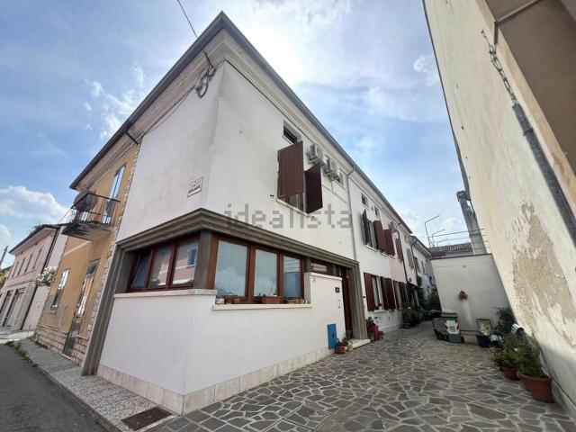 Casa in vendita a Roncoferraro, Lombardia