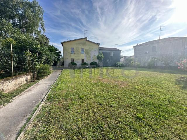 Casa in vendita a Rovigo, Veneto